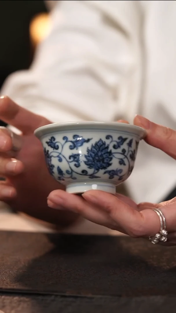 【闪购商品】徐立擎老师青花缠枝莲小压手杯 2级品/