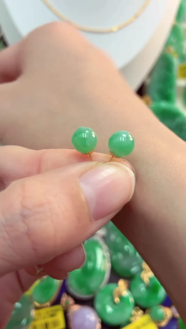 吊坠(不含链)18K金镶嵌翡翠多样性发货其中一对