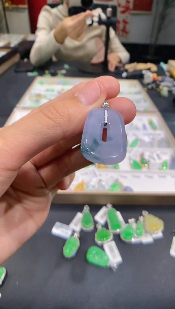 【闪购商品】翡翠吊坠(不含链)18K金镶嵌方扣