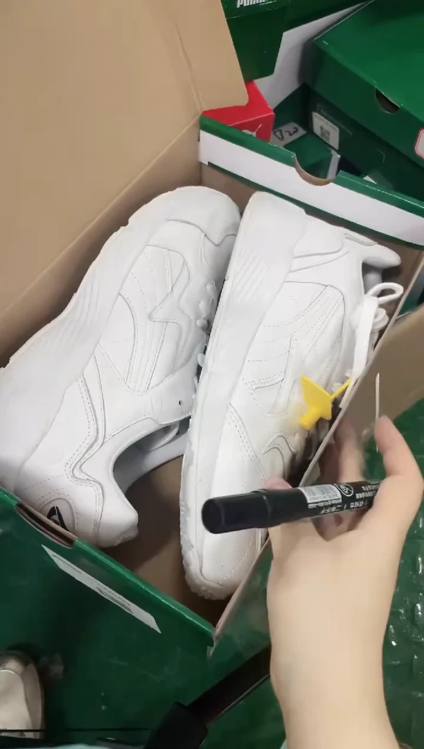 彪马运动时尚休闲鞋42M  F81