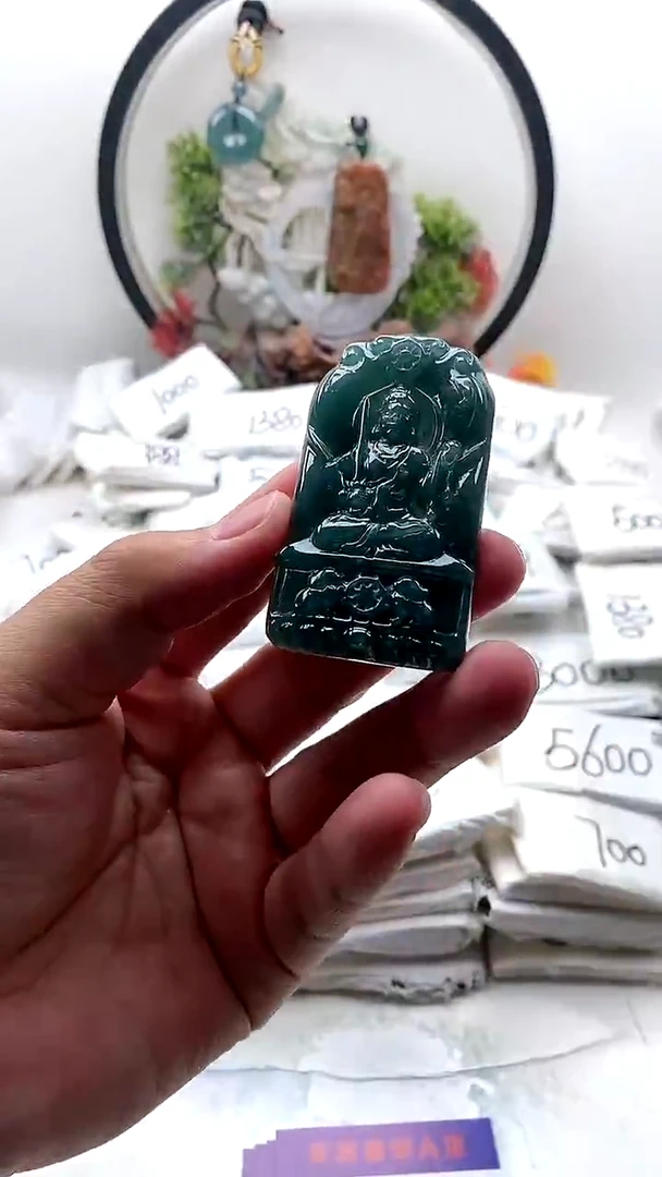 颈饰未镶嵌翡翠不动明王