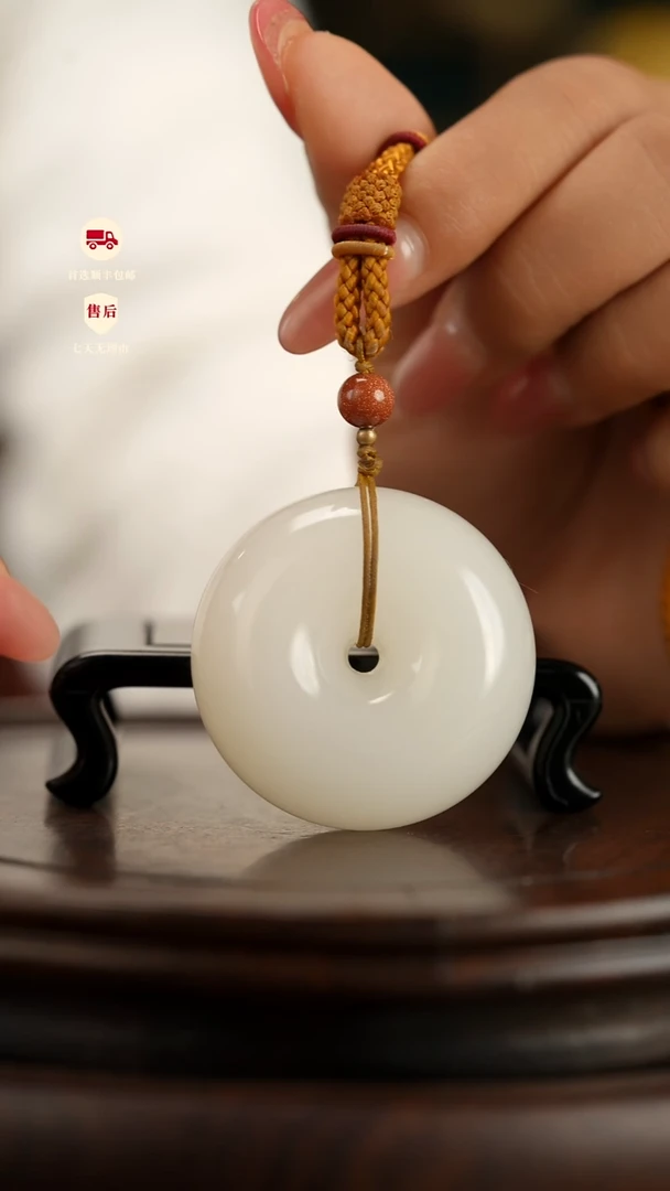 云南石荔枝白雕刻：平安扣