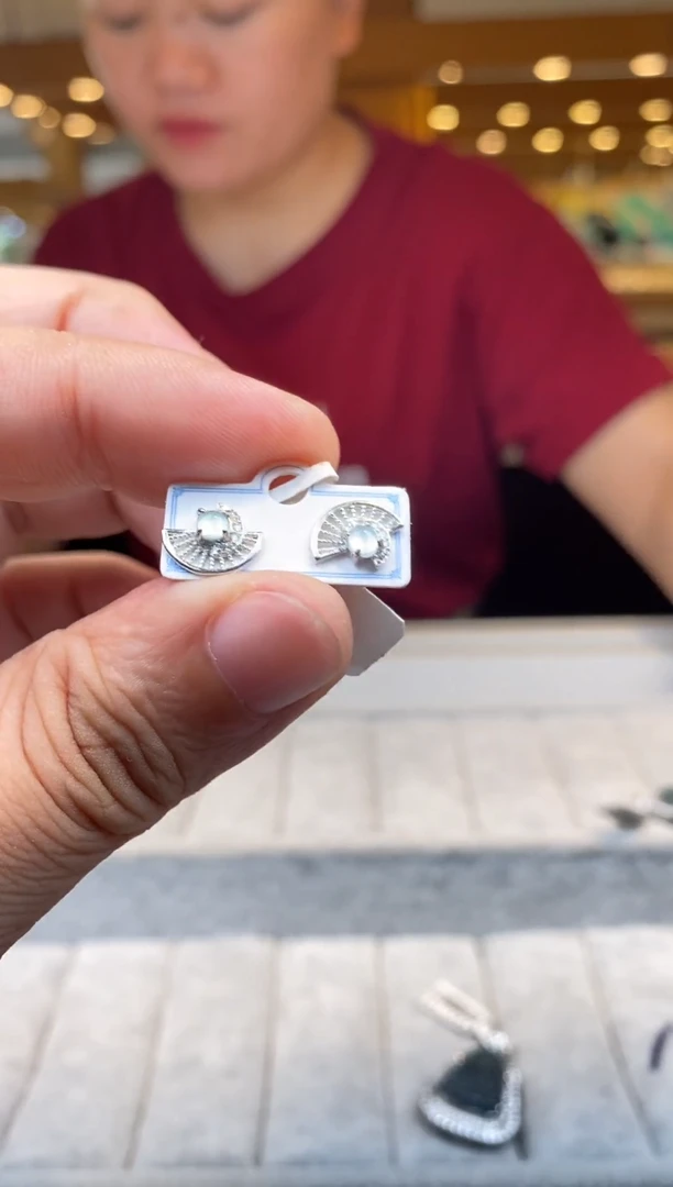 翡翠未镶嵌耳钉天然翡翠拍一发一多样性发货