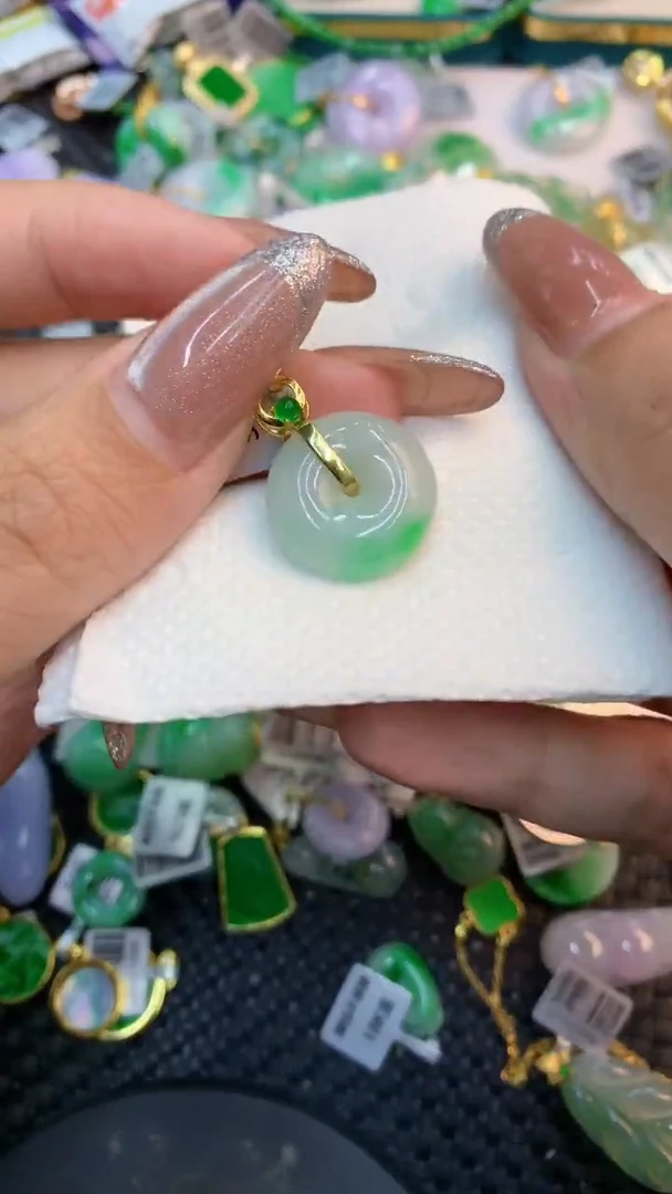 颈饰未镶嵌翡翠1