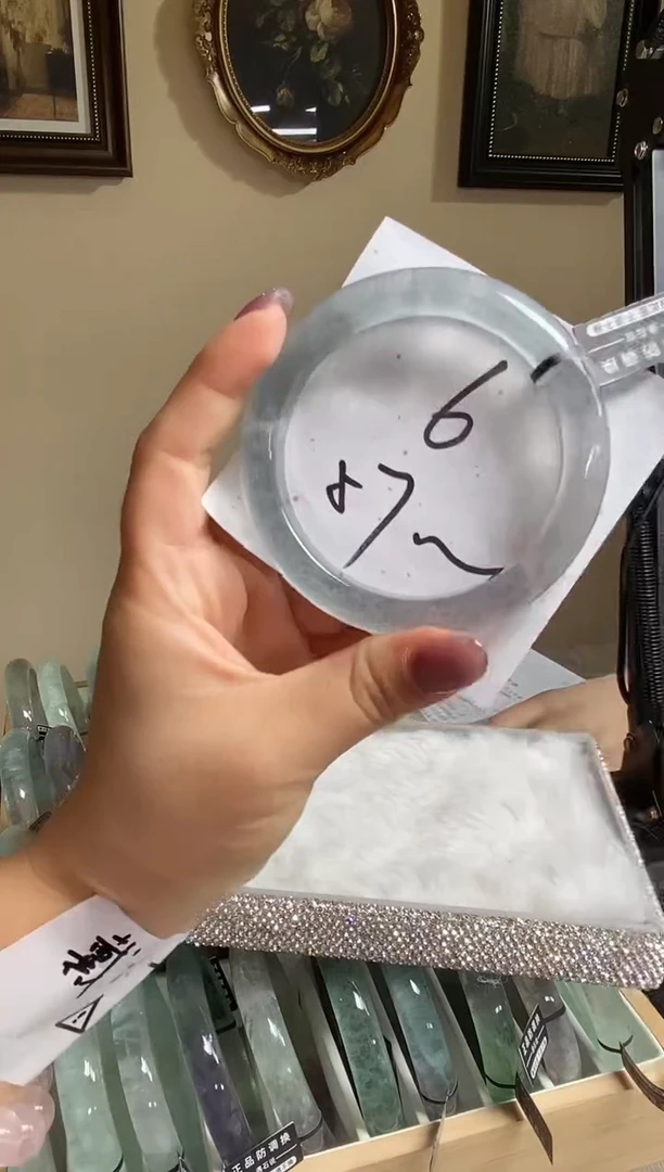 未镶嵌手镯水晶6号(天然水晶默认微瑕)