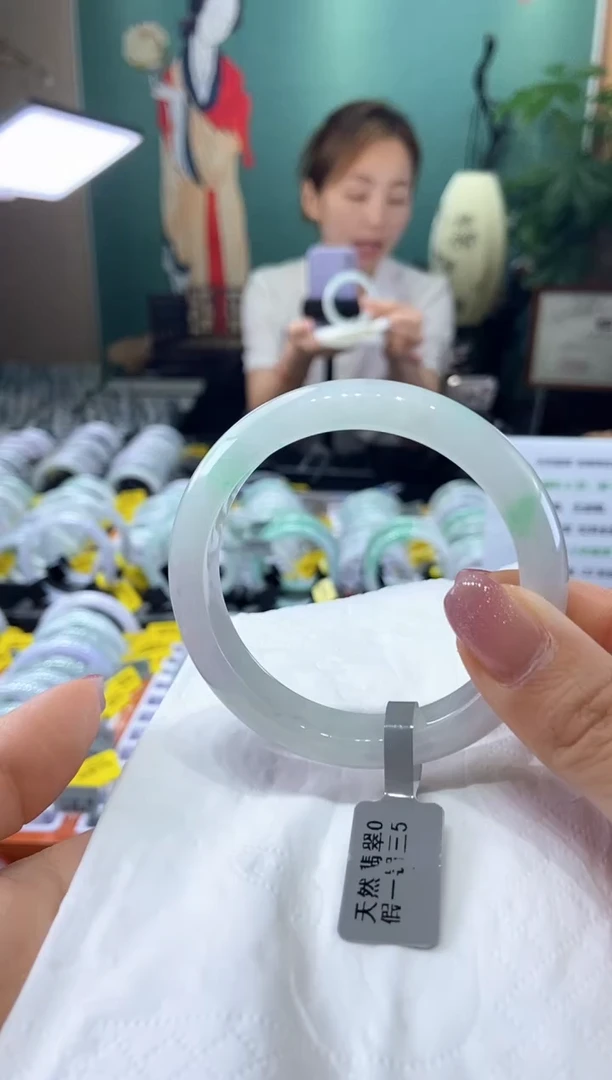 翡翠手镯未镶嵌54.7圈口t