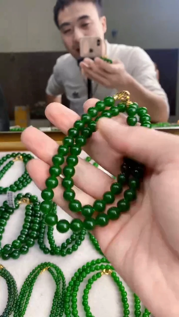 项链未镶嵌和田玉卡8的辣绿