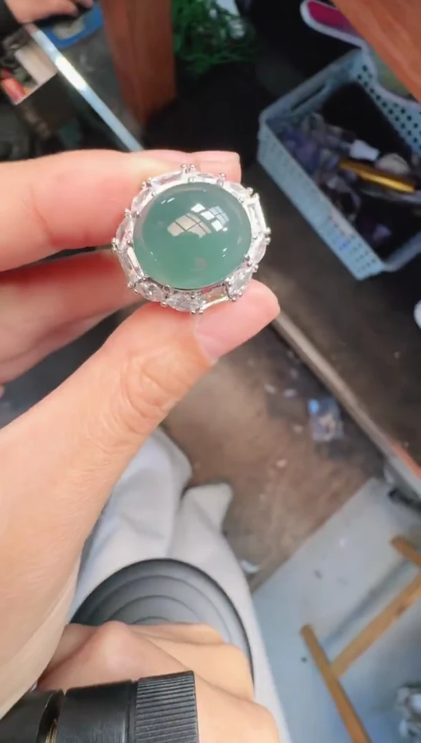 未镶嵌定制翡翠A货有轻微色差属于正常现象，戒指多样性发货1