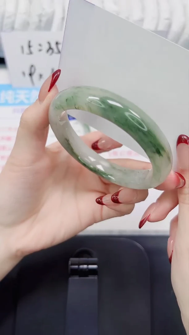 【闪购商品】石英质玉手镯未镶嵌149