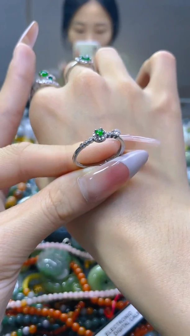 翡翠未镶嵌颈饰/S/翡翠A货，一件也是批发价