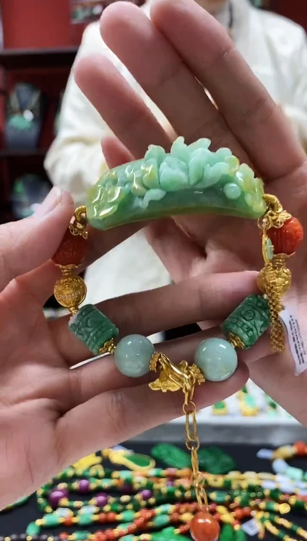 颈饰未镶嵌翡翠手牌