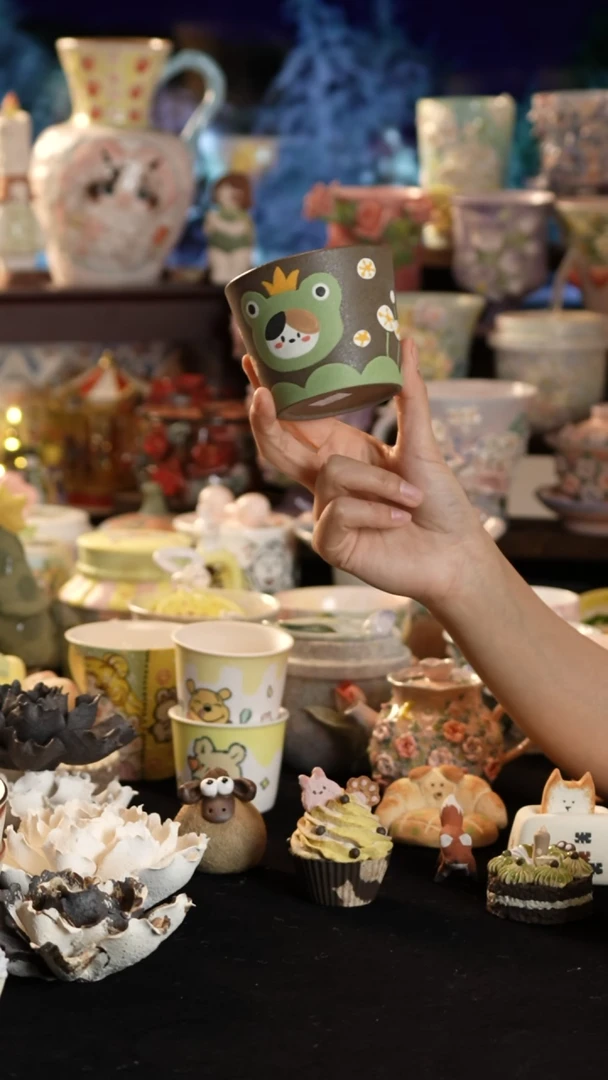 摆件陶景德镇釉下彩手绘设计师款陶瓷