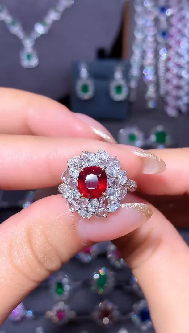 18K金镶嵌戒指红宝石莉*白