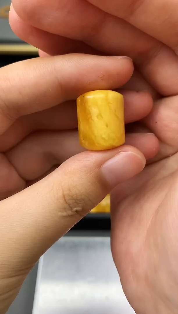 未镶嵌琥珀珠宝奇石15