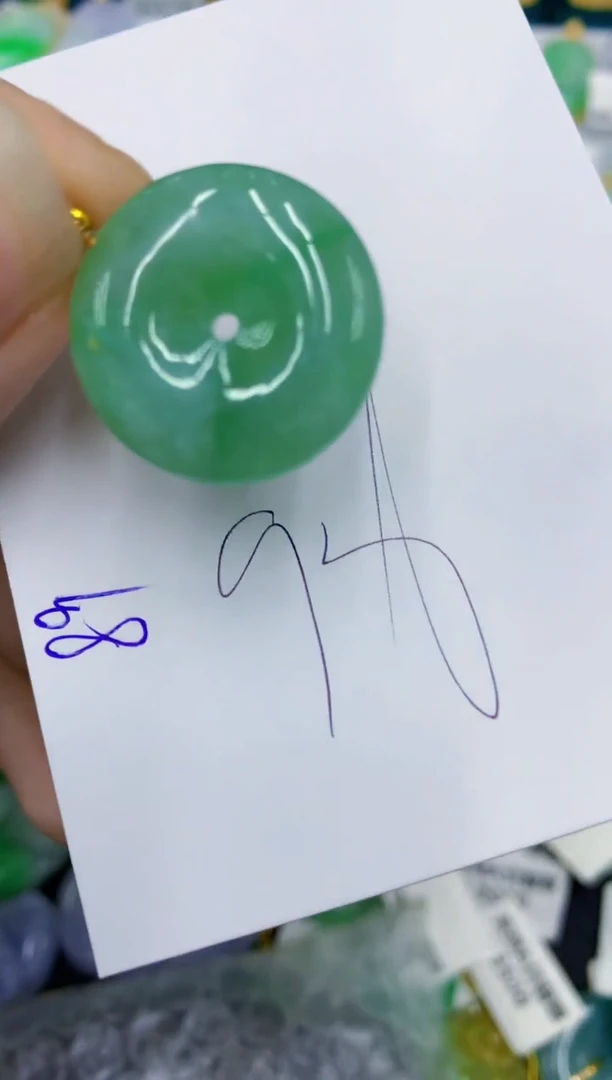 翡翠18K金镶嵌颈饰1111111111