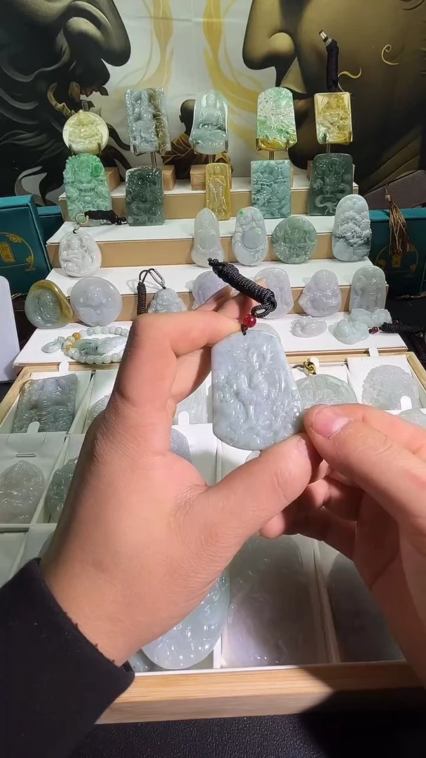 颈饰未镶嵌翡翠?****?12/16   1