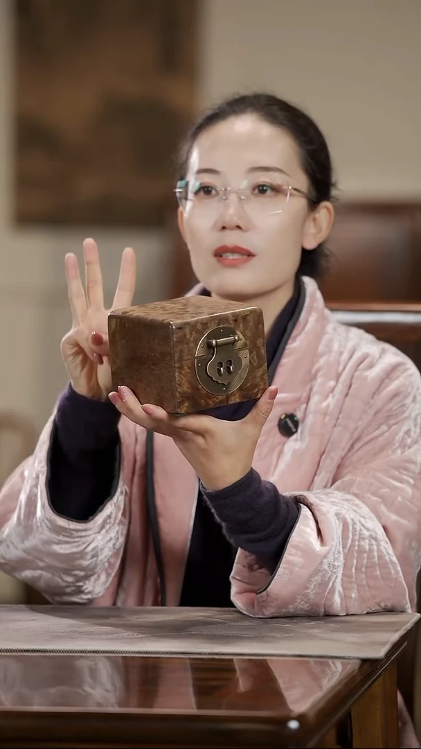 金丝楠龙胆纹一木一器方盒