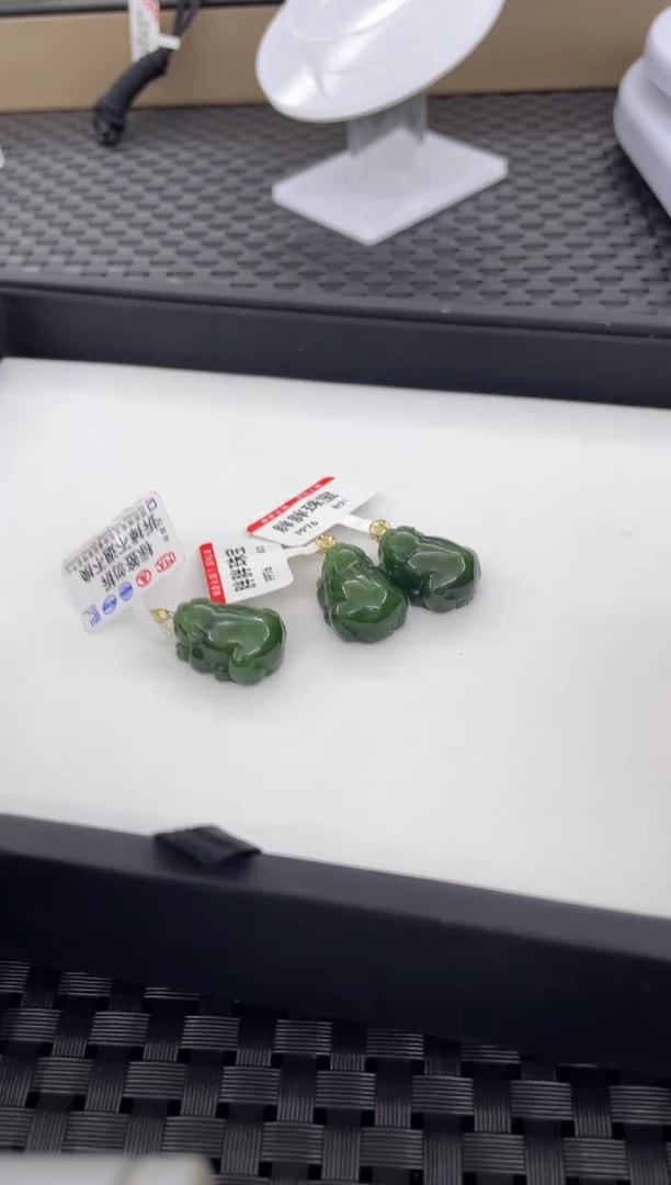 吊坠(不含链)18K金镶嵌和田玉貔貅微矿点（多样性发一件）PP76