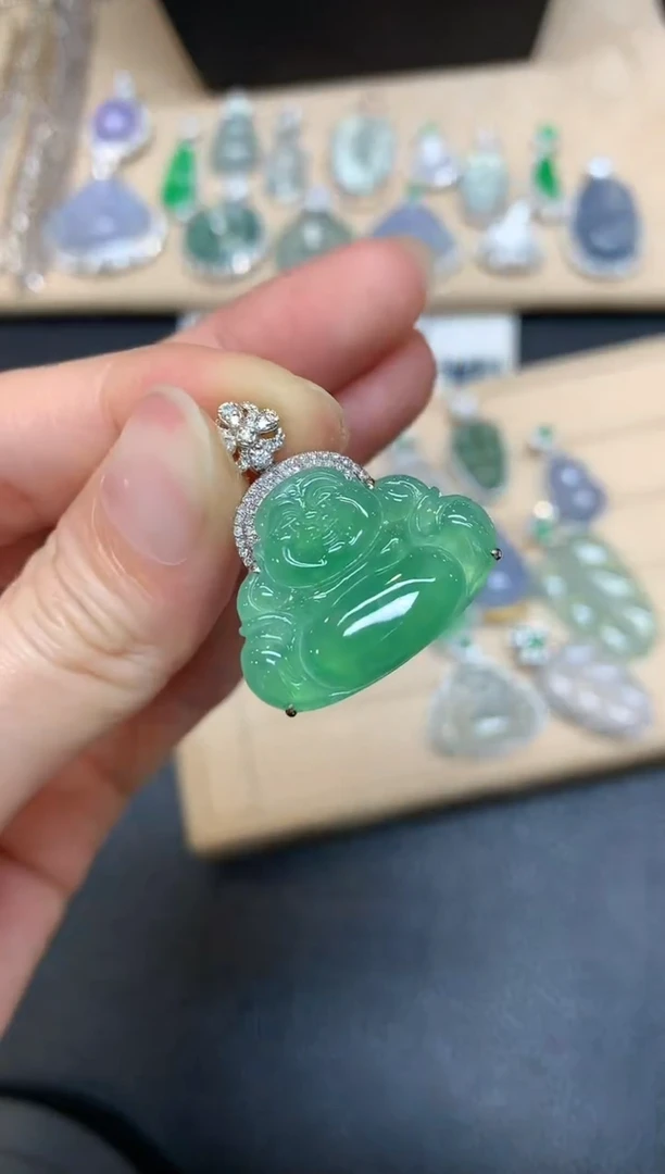 【闪购商品】翡翠颈饰18K金镶嵌佛公【无服务费