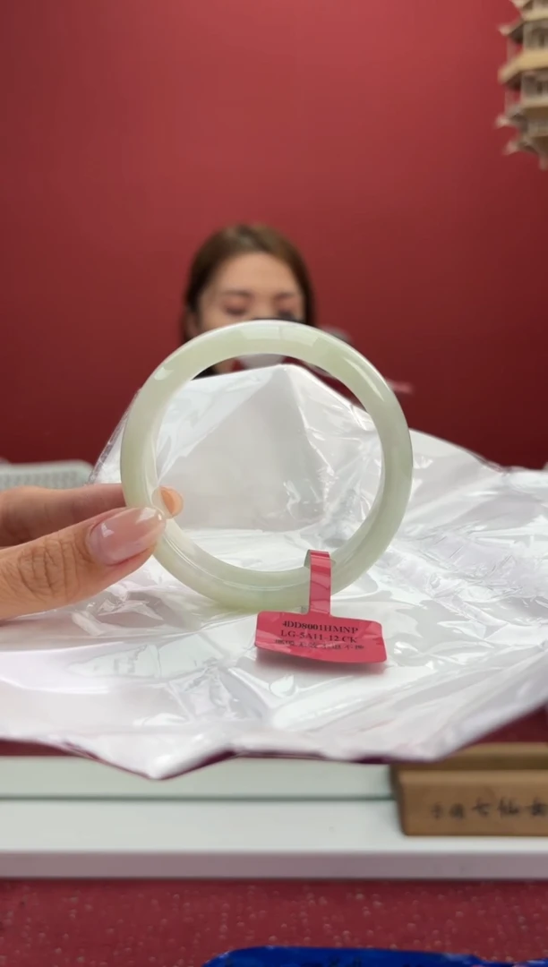 【闪购商品】翡翠手镯未镶嵌8手镯