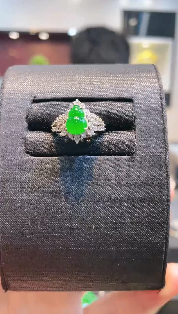 【闪购商品】翡翠颈饰银S925镶嵌A4天然A货翡翠戒指