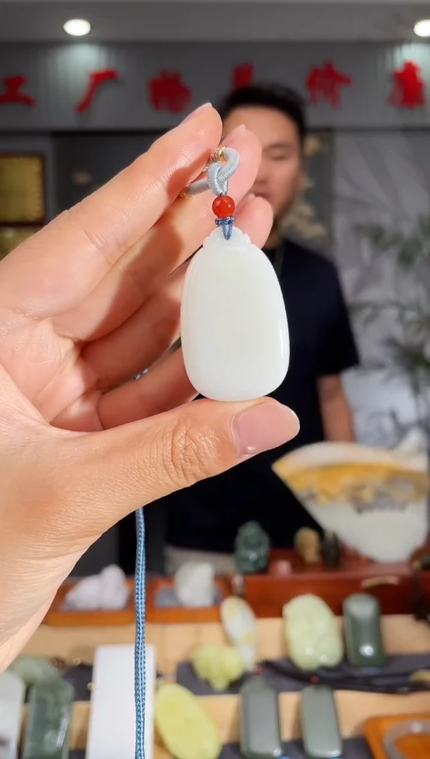 和田玉未镶嵌颈饰1