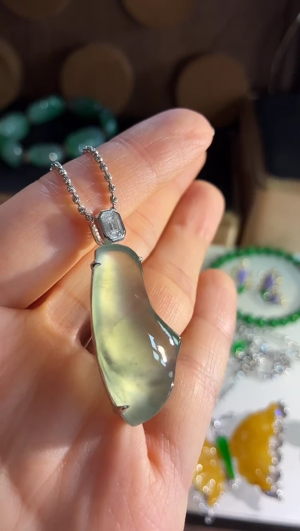 吊坠(不含链)18K金镶嵌翡翠吊坠