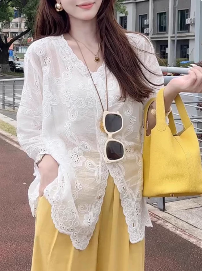 韩版V领刺绣衬衫外搭女蕾丝上衣女时尚洋气时髦轻奢高级感衬衣潮