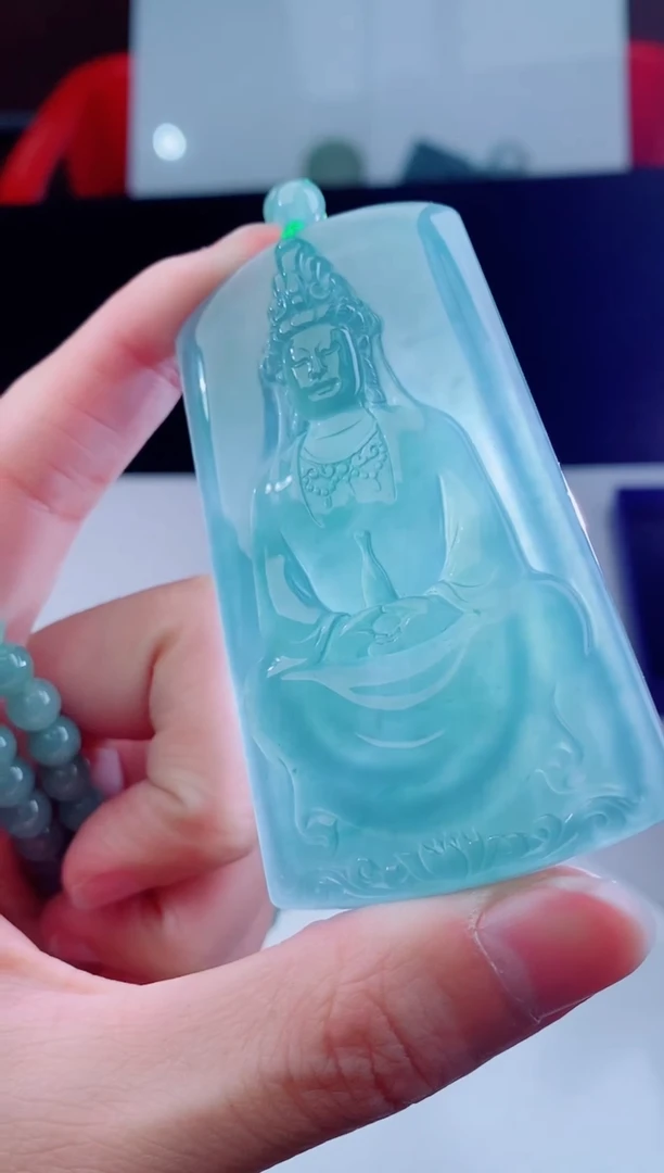 颈饰未镶嵌翡翠