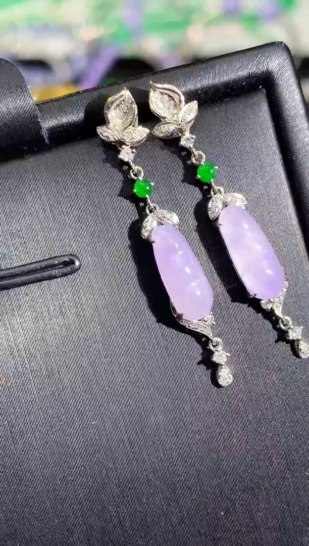 18K金镶嵌翡翠耳饰多样性发其一