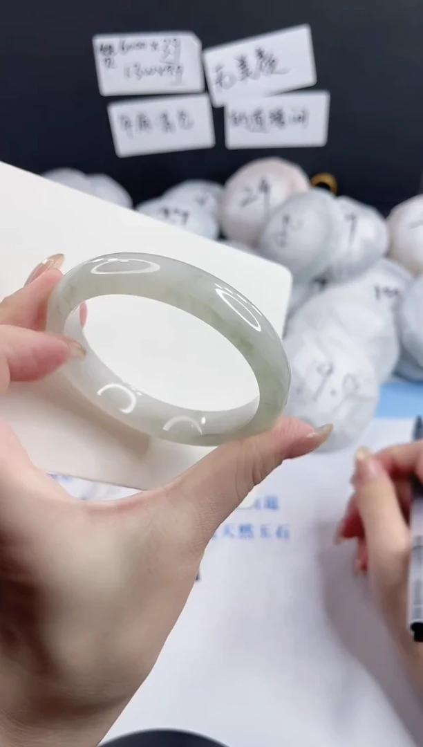 未镶嵌手镯石英质玉L272-56