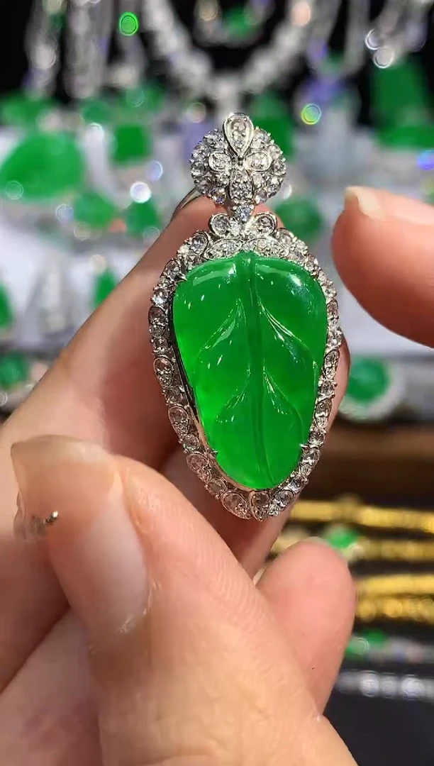 吊坠(不含链)18K金镶嵌翡翠SY0006798多样性发其一