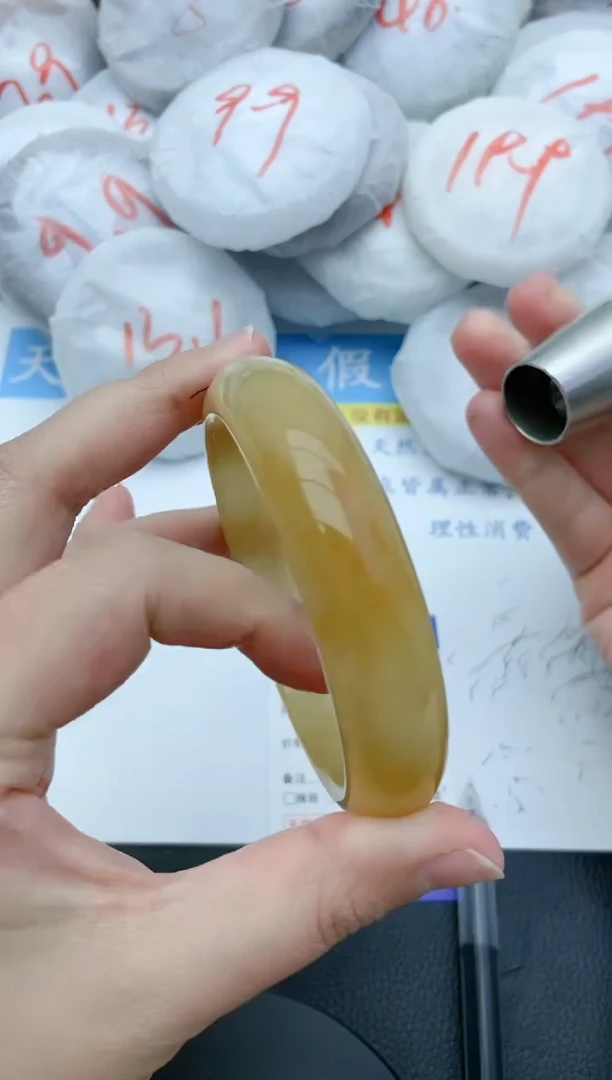 【闪购商品】石英质玉手镯未镶嵌51+63.5