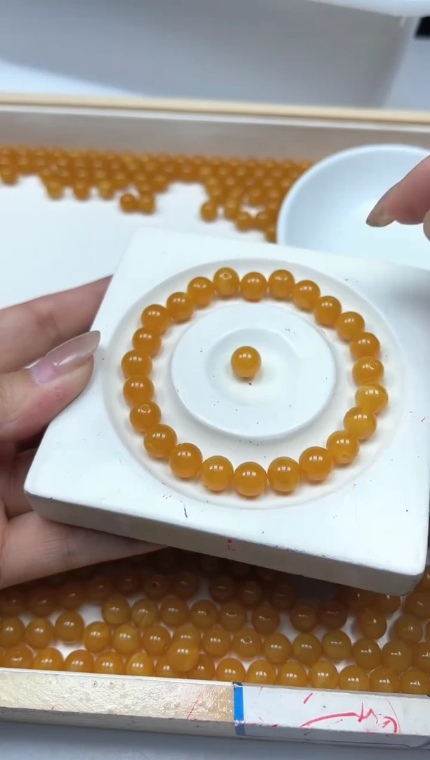 未镶嵌蜜蜡裸石M3鸡油黄蜜蜡8mm25个9.9元