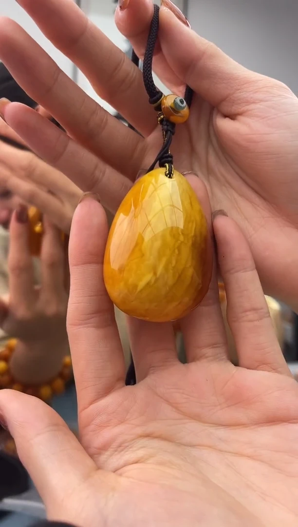 【闪购商品】蜜蜡珠宝奇石未镶嵌027，配绳微瑕假一罚十