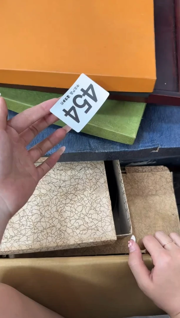 瓷片黑**萌454..............