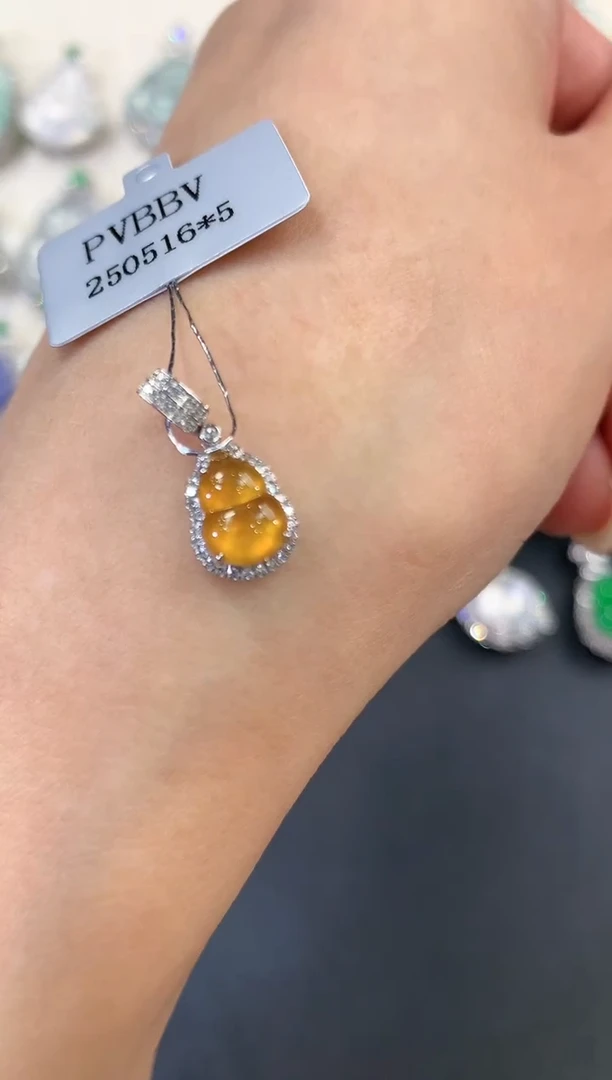 翡翠18K金镶嵌吊坠(不含链)q12