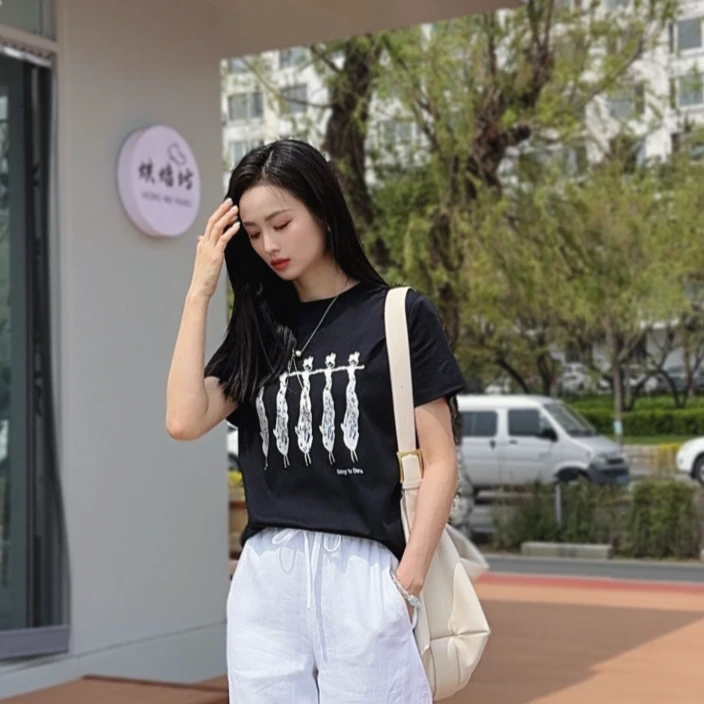 AMASS/阿玛施春夏新款时尚休闲舒适涂鸦圆领短袖棉质T恤女 530082