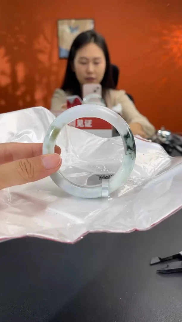 未镶嵌手镯翡翠5     56.6