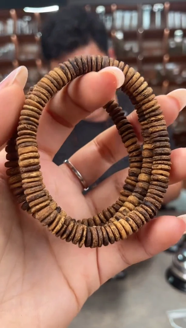 【闪购商品】沉香手串68号惠安红土多样性发一条