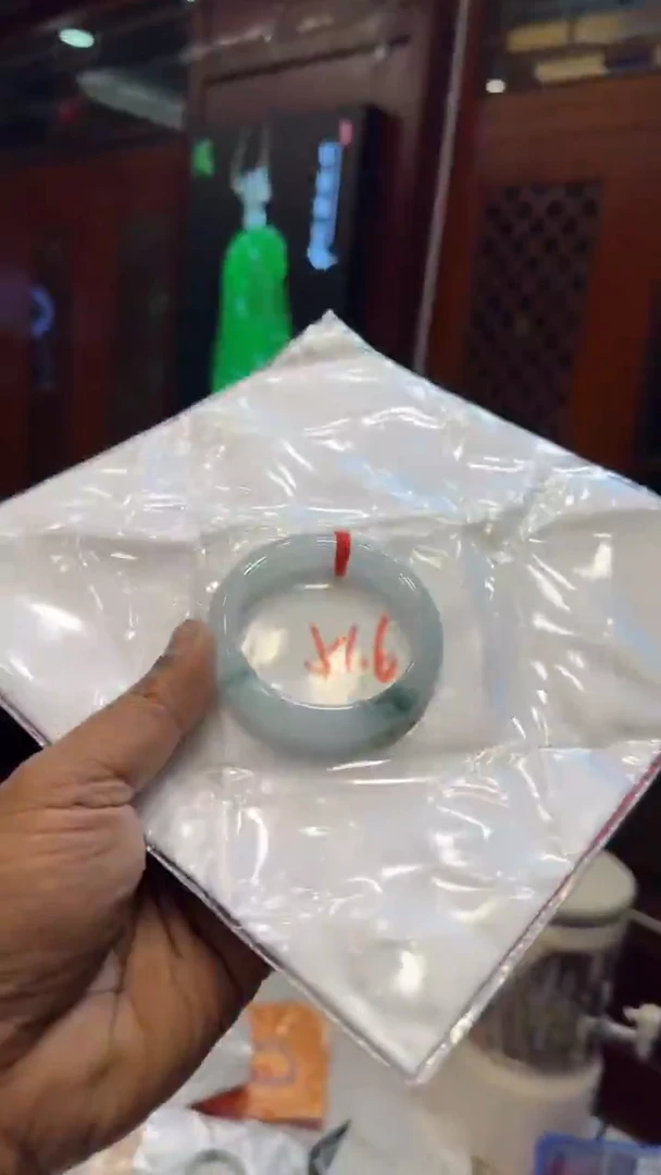 未镶嵌手镯翡翠手镯