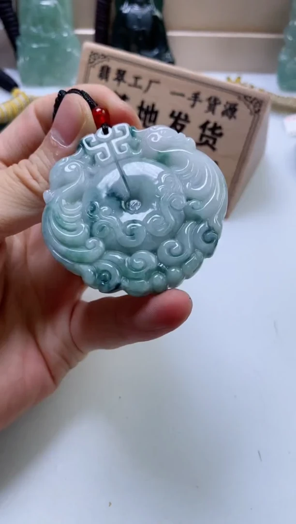 翡翠挂件未镶嵌