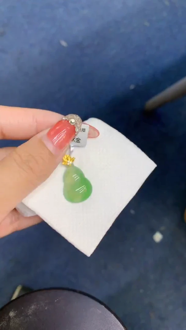 颈饰18K金镶嵌翡翠1