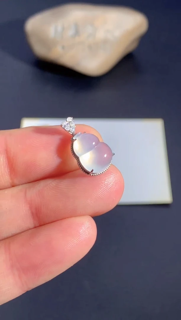 颈饰18K金镶嵌翡翠