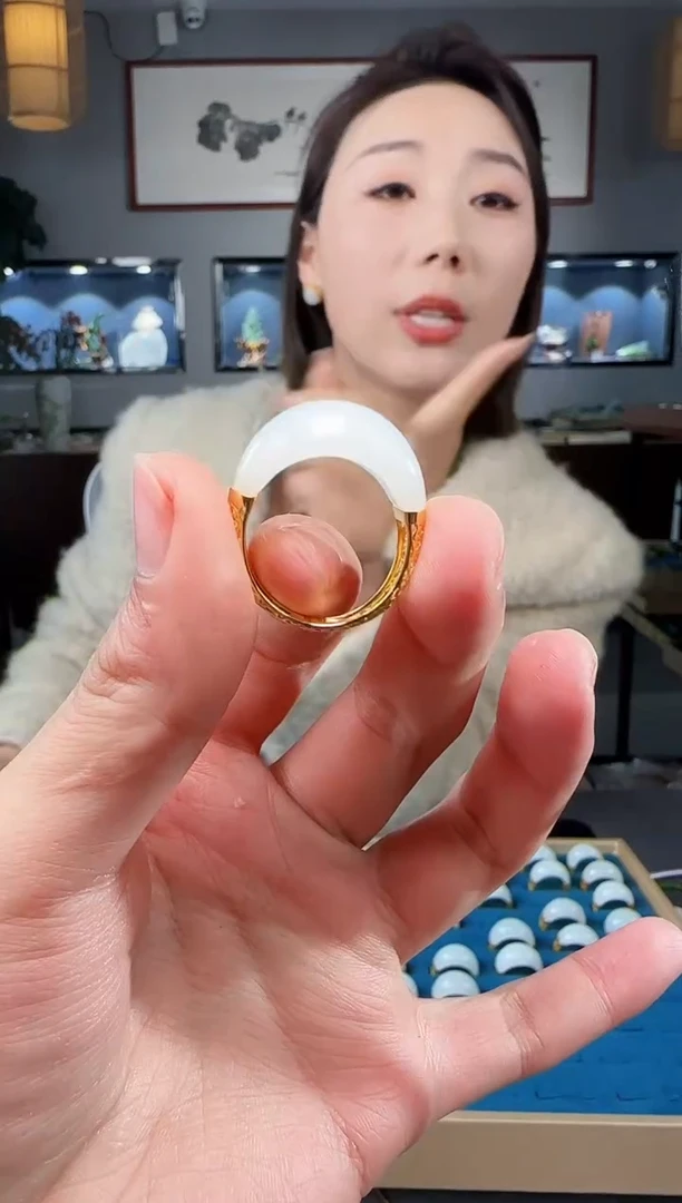 【闪购商品】和田玉戒指18K金镶嵌1