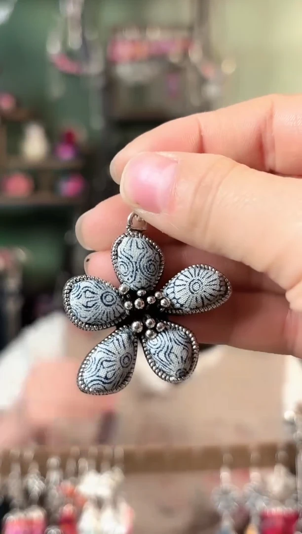 彩云南阁非遗老绣饰品522*