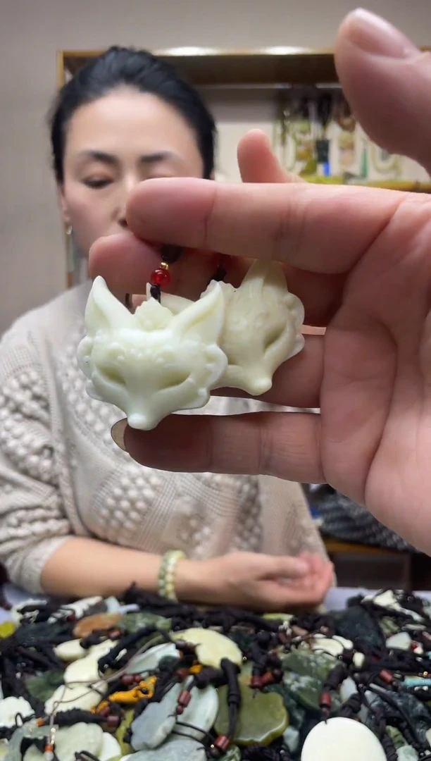 未镶嵌岫玉吊坠·