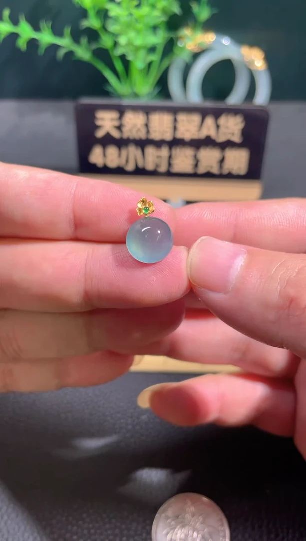 翡翠18K金镶嵌颈饰翡翠