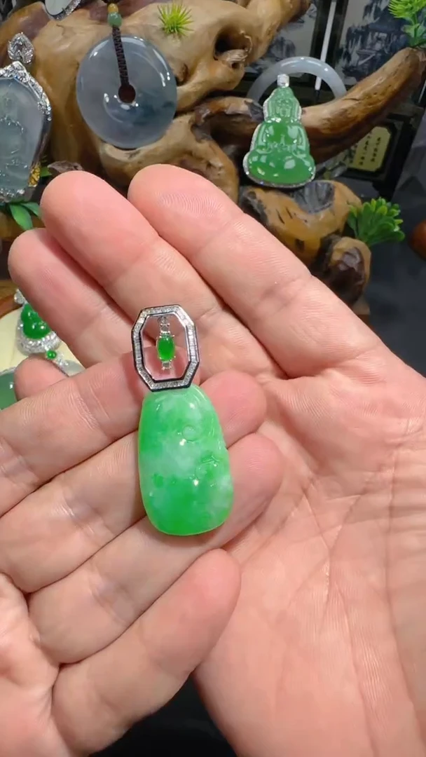【闪购商品】翡翠吊坠(不含链)18K金镶嵌吊坠