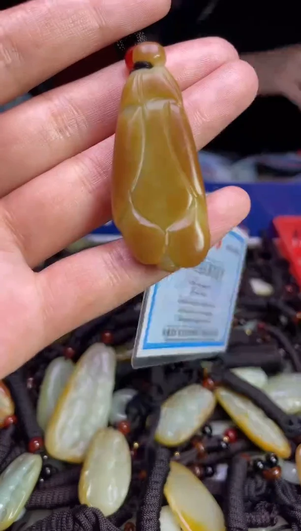 未镶嵌和田玉挂件1